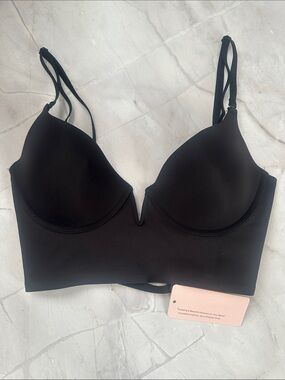 Women’s Black Seamless Bralette with a Supportive V-Wire Front: Large